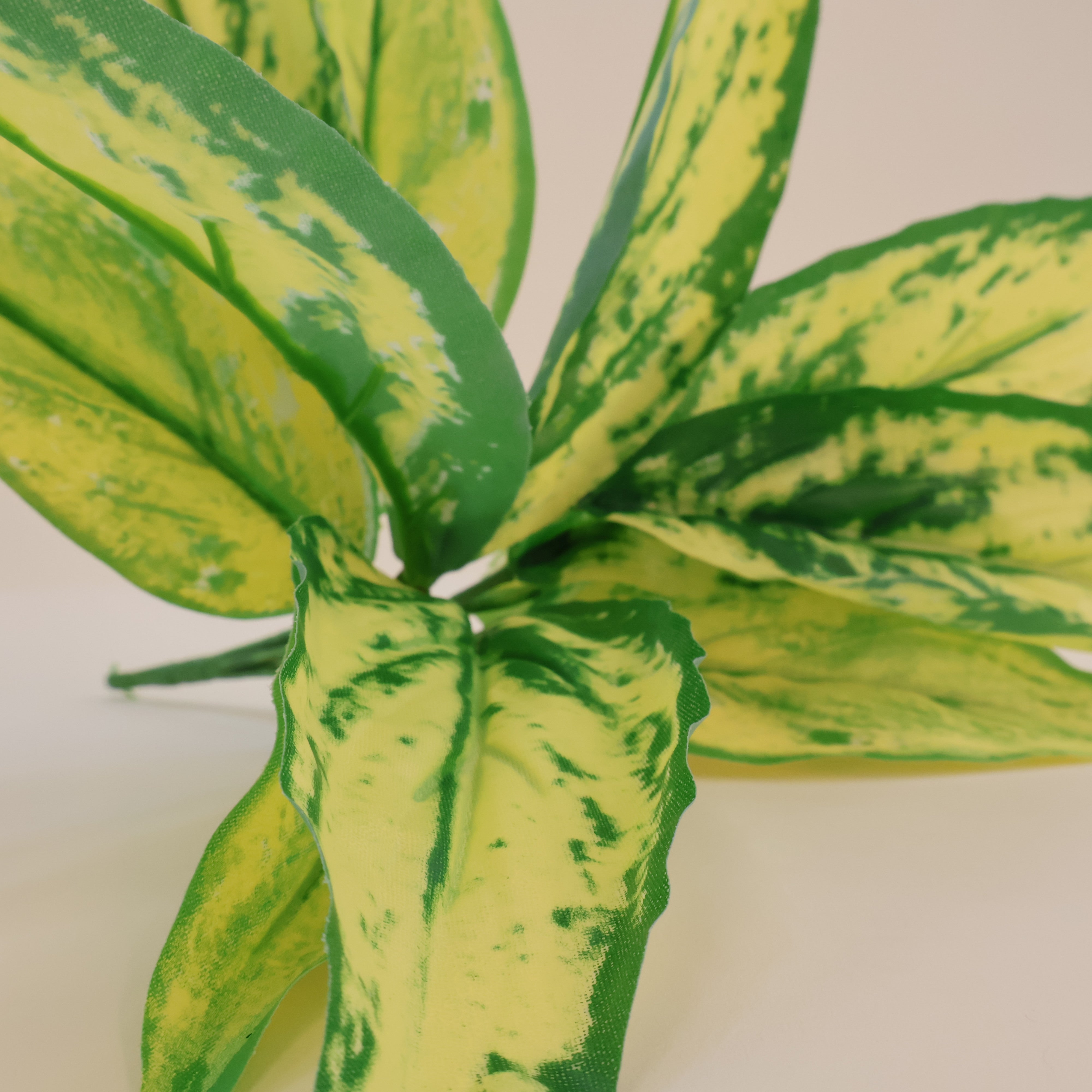 Dieffenbachia seguine `Vesuvius` | Künstliche Dekopflanze für moderne Wohnraumdekoration