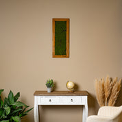 künstliches Moosbild in braunen Holzrahmen